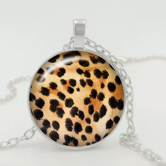 Jewelry - Silver Big Cat Leppard Necklace